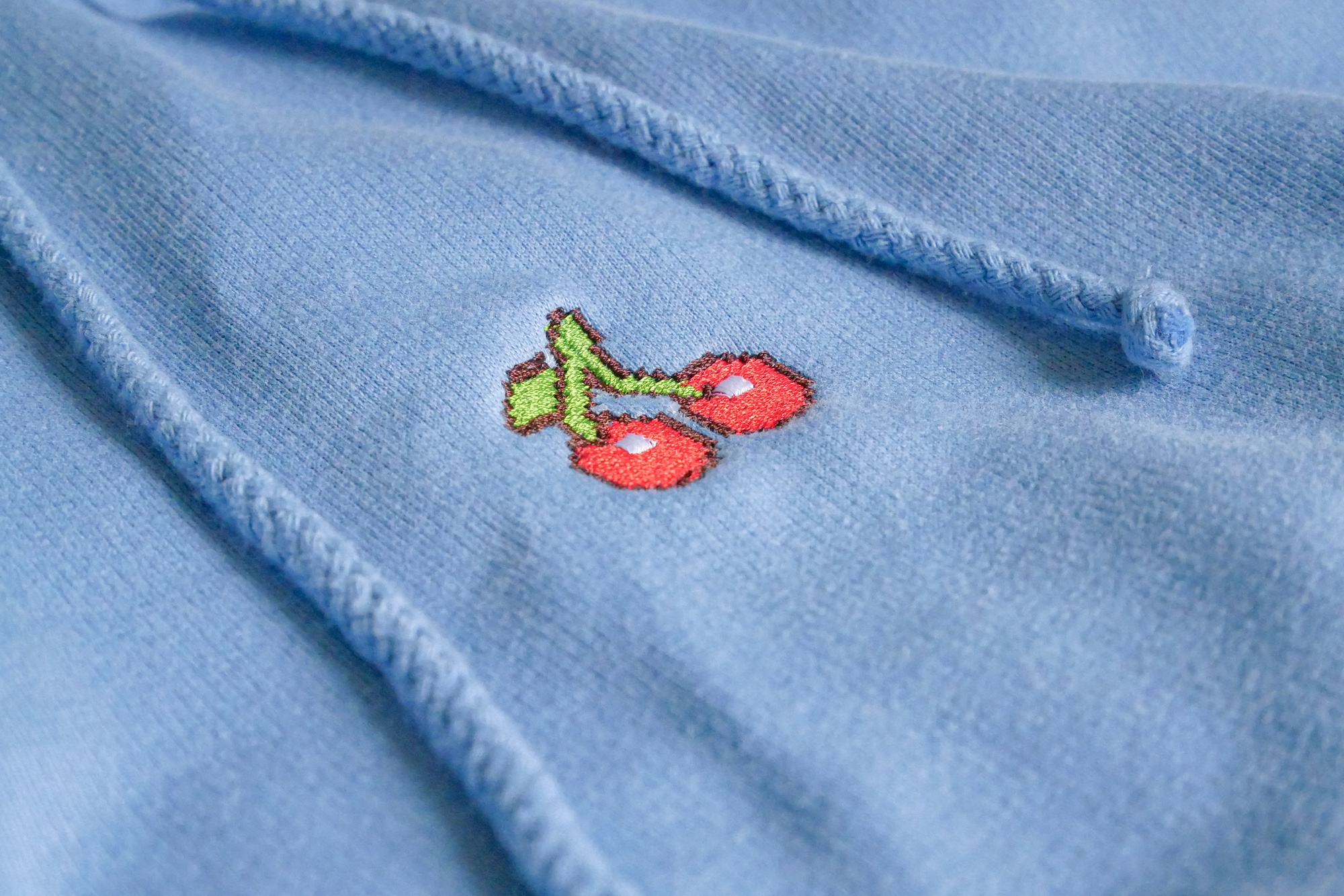 LE Hoody Classic - Sur Le Reservoir ™ – Image 4